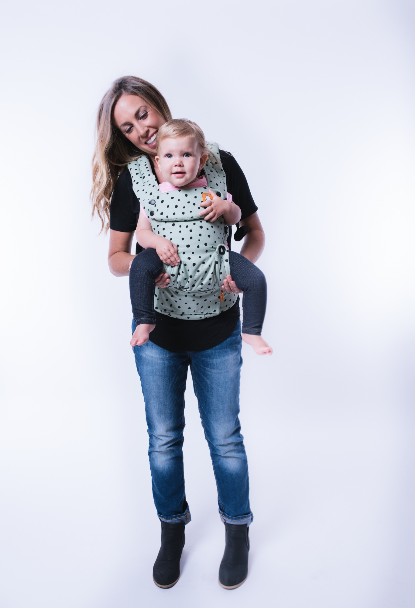 l_baby-tula-line-shots-67-1533804528