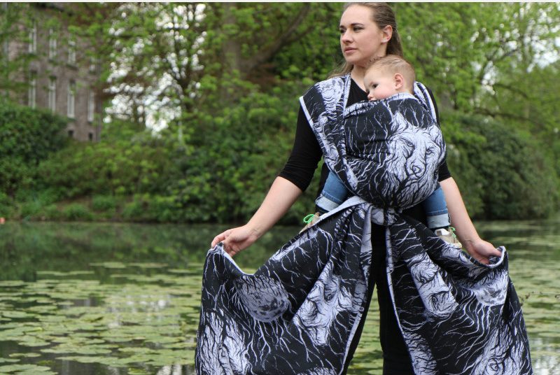 yaro-wolf-duo-black-white-seacell-ring-sling (3)