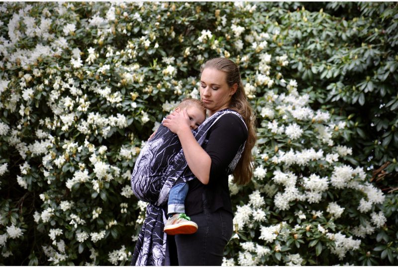 yaro-wolf-duo-black-white-seacell-ring-sling (4)